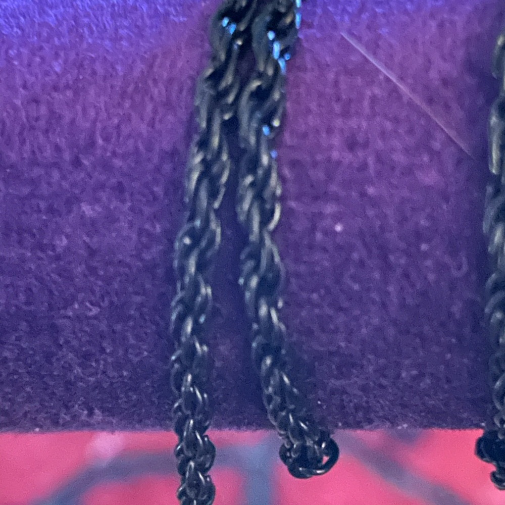 Beautiful crystal cross pendant and chain - Picture 4 of 6